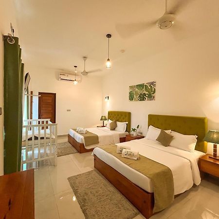 J Leaf Hotel By Blue Bird Negombo Bagian luar foto