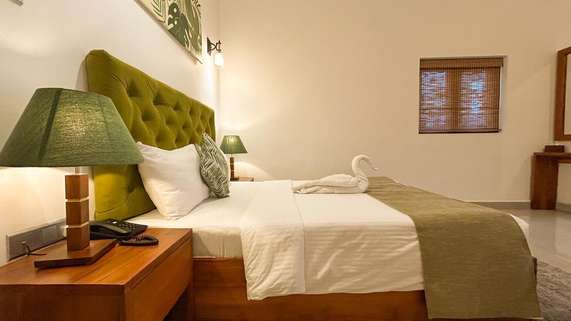 J Leaf Hotel By Blue Bird Negombo Bagian luar foto