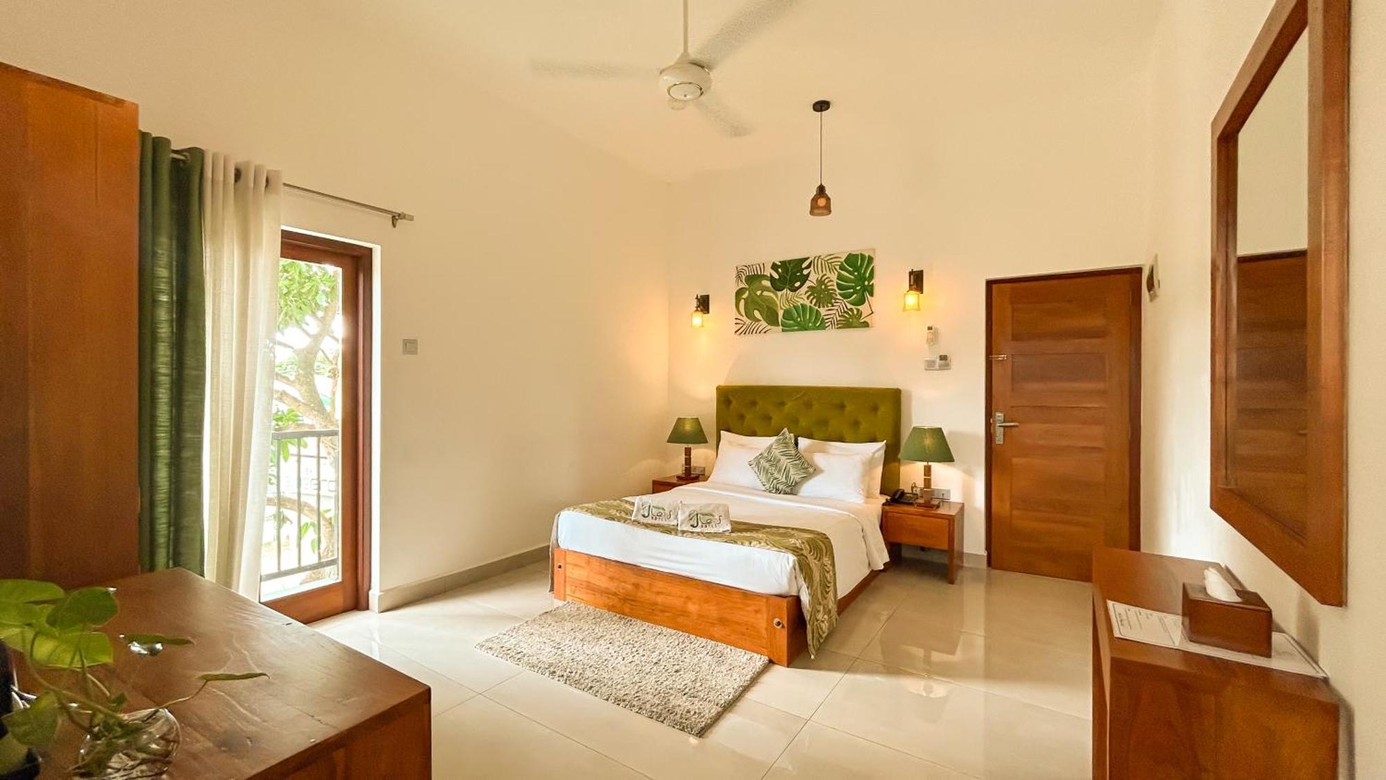 J Leaf Hotel By Blue Bird Negombo Bagian luar foto