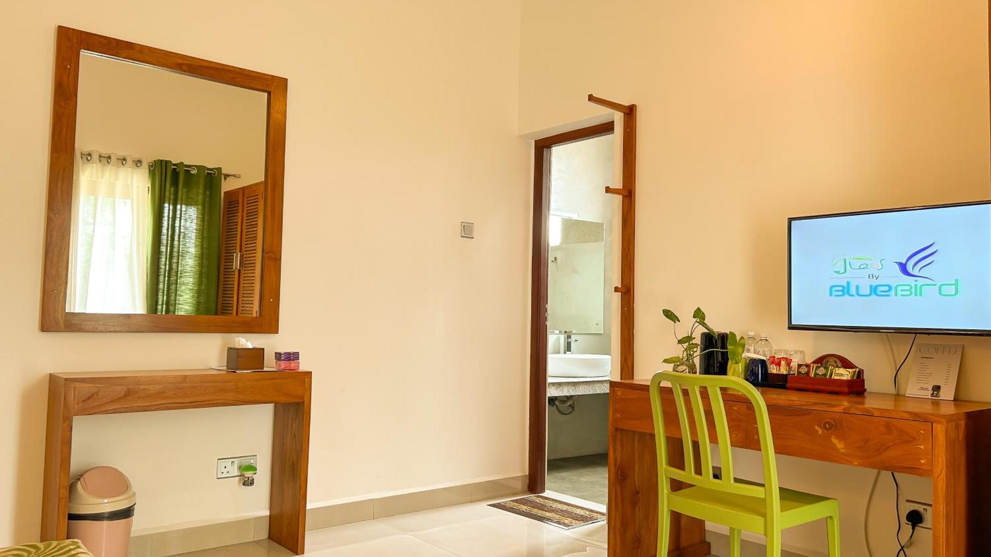 J Leaf Hotel By Blue Bird Negombo Bagian luar foto